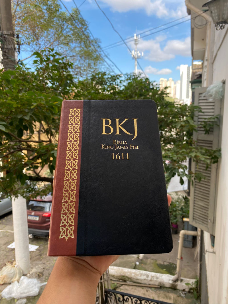 Bíblia King James Fiel 1611 Dourada com Índice e Fitilho